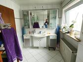 Bad mit Badewanne, Dusche und Fenster Bild 3 - 