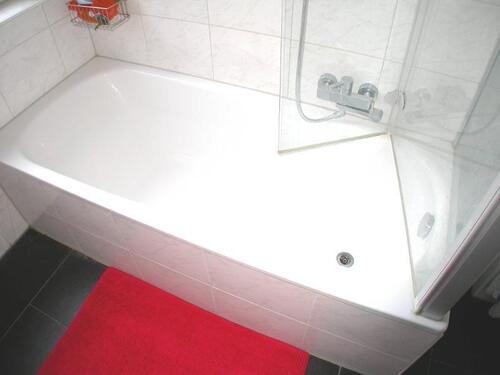 Bad mit Badewanne Bild 2 - 4 Zimmer Etagenwohnung in Höchstadt