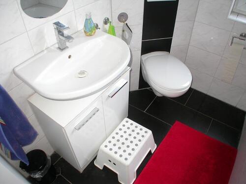 Bad mit Badewanne Bild 3 - Etagenwohnung mit 91,00 m&sup2; in Höchstadt zur Miete