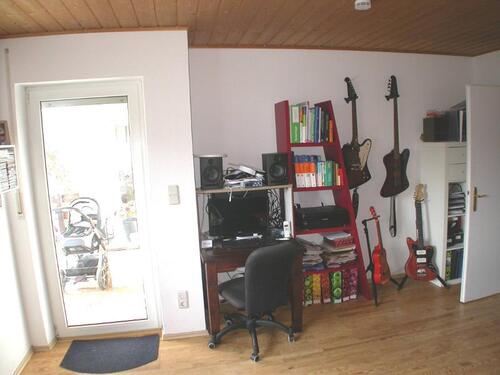 Wohnzimmer mit Zugang zum Garten Bild 4 - 