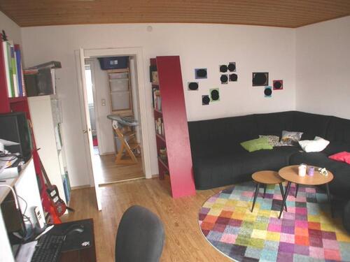 Wohnzimmer mit Zugang zum Garten Bild 3 - 