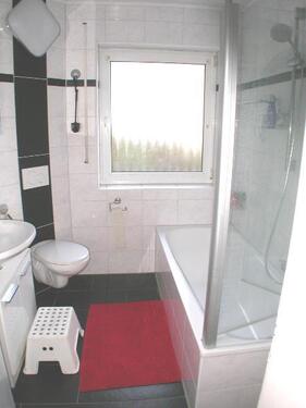 Bad mit Badewanne Bild 1 - 4 Zimmer Etagenwohnung zur Miete in Höchstadt