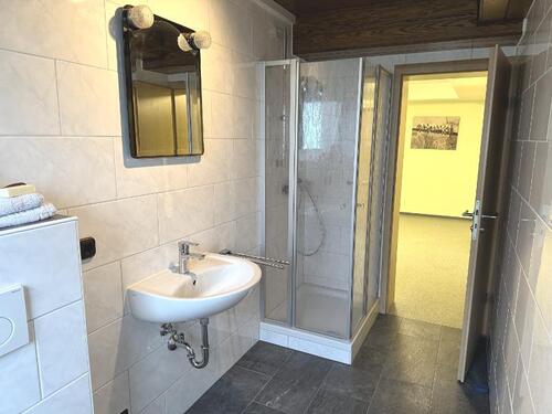 Bad mit Dusche Bild 2 - 