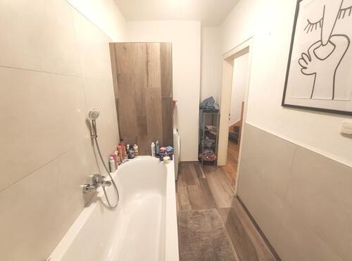 Bad mit Badewanne und Waschmaschinenanschluss Bild 3 - 