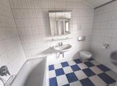 Bad mit Badewanne, Dusche und WaMa Anschlusss Bild 3 - Etagenwohnung mit 63,00 m&sup2; in Mühlhausen zur Miete