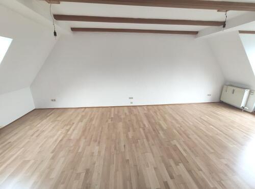 Wohnzimmer mit Balkon BIld 1 - 