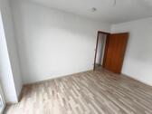 Kinder- /Arbeitszimmer mit Zugang zum Balkon Bild 3 - 