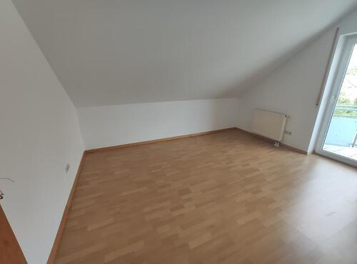 Kinder- /Arbeitszimmer mit Zugang zum Balkon Bild 1 - 