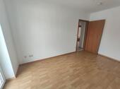 Kinder- /Arbeitszimmer mit Zugang zum Balkon Bild 4 - 