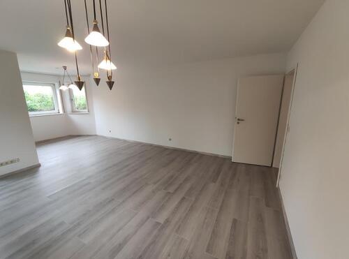 Wohnzimmer mit Zugang zur Terrasse Bild 3 - 