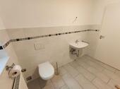 Bad mit Badewanne, Dusche und Waschmaschinenanschluss Bild 3 - 