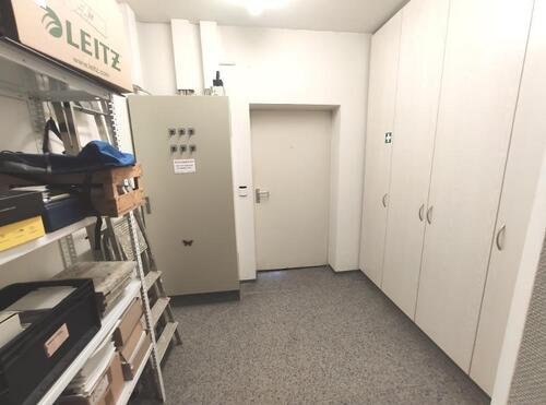 Lager / Hinterausgang Bild 1 - 