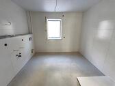 Bad mit Dusche, Waschmaschinenanschluss und Fenster Bild 1 - 