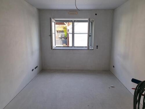 Kind Bild 1 - Etagenwohnung mit 115,07 m&sup2; in Adelsdorf OT zur Miete