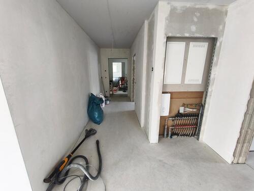Diele / Garderobe Bild 2 - 4 Zimmer Etagenwohnung in Adelsdorf OT