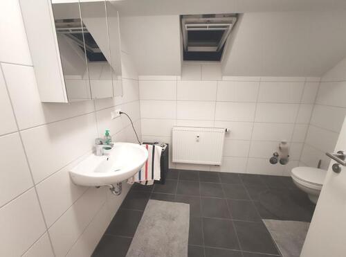 Bad mit Dusche Bild 1 - Etagenwohnung mit 52,01 m&sup2; in Pommersfelden zur Miete