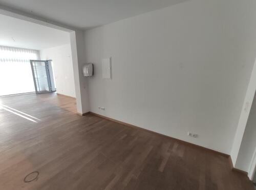 Fitnessraum mit Sportfläche Bild 2 - Gewerbegrundstück in Lichtenfels zur Miete