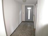 Flur Bild 2 - Einfamilienhaus mit 151,00 m&sup2; in Lonnerstadt zur Miete