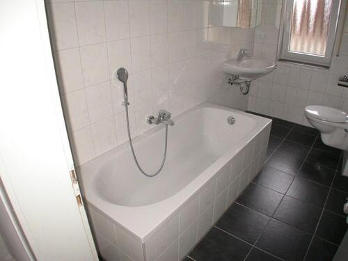 Bad mit Badewanne Bild 2 - 