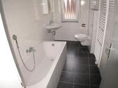 Bad mit Badewanne Bild 1 - 