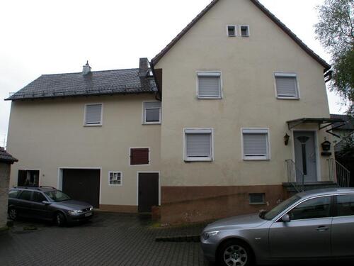 Außenansicht - 6 Zimmer Etagenwohnung in Lonnerstadt