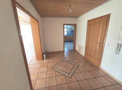 EG Eingangsbereich Bild 2 - 8 Zimmer Einfamilienhaus in Heroldsbach OT