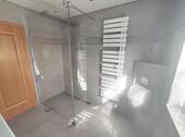 EG Bad mit TOTO Neorest Toilette und Dusche Bild 4 - 