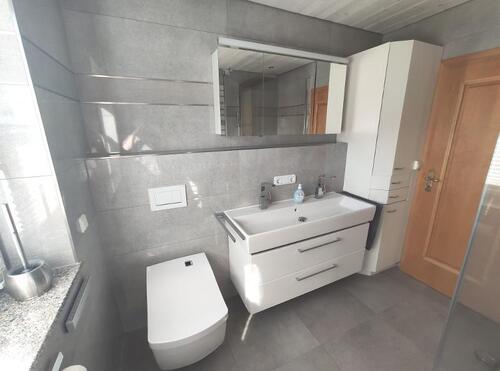 EG Bad mit TOTO Neorest Toilette und Dusche Bild 3 - 