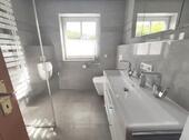 EG Bad mit TOTO Neorest Toilette und Dusche Bild 1 - 