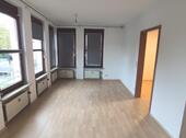 Wohn- /Essbereich mit Zugang zum Balkon Bild 4 - 