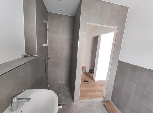 Bad mit Badewanne und Dusche Bild 3 - 