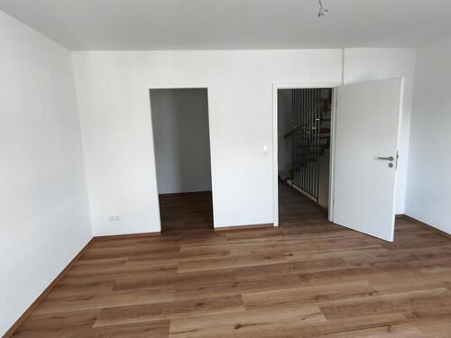 OG: Schlafzimmer mit Ankleide Bild 3 - 