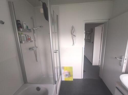 Bad mit Badewanne und Dusche Bild 4 - 