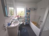 Bad mit Badewanne und Dusche Bild 1 - 