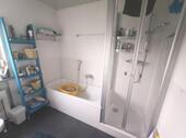Bad mit Badewanne und Dusche Bild 2 - 