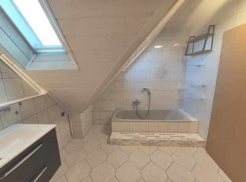 Whg. 1: Bad mit Badewanne, Dusche und Waschmaschinenanschluss Bild 4 - 