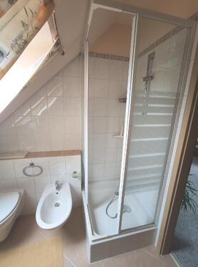 Bad mit Badewanne und Dusche Bild 3 - 