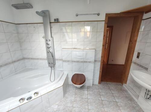 Bad mit Badewanne und Waschmaschinenanschluss Bild 3 - 