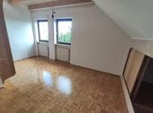 Schlafzimmer mit Zugang zum Dachbodenraum Bild 1 - 