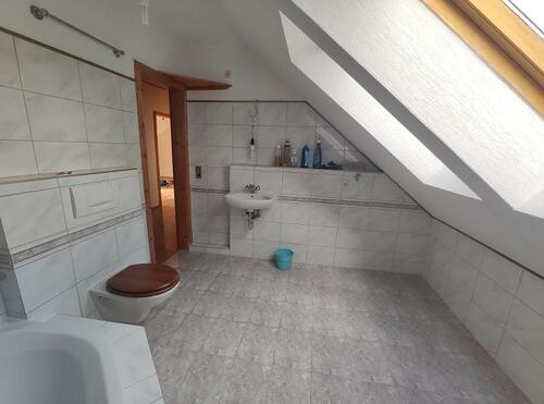 Bad mit Badewanne und Waschmaschinenanschluss Bild 4 - 