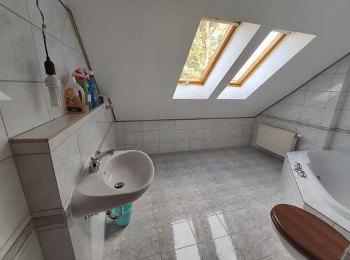 Bad mit Badewanne und Waschmaschinenanschluss Bild 1 - 