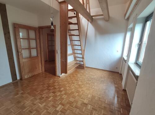 Schlafzimmer mit Zugang zum Dachbodenraum Bild 2 - 