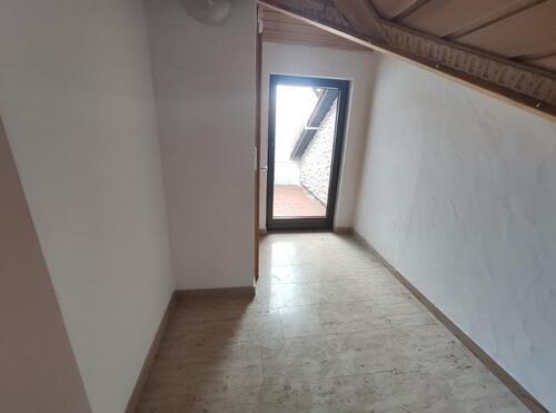 Diele mit Zugang zur Dachterrasse Bild 2 - 2 Zimmer Etagenwohnung in Röttenbach