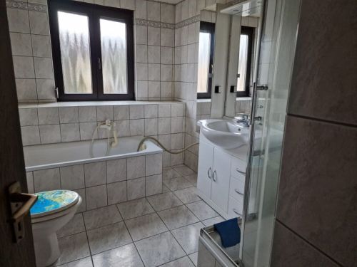 Bild - Mehrfamilienhaus, Wohnhaus mit 377,00 m² in Niederwerrn zum Kaufen