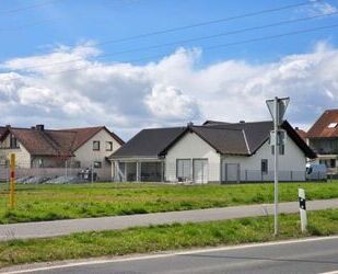 Wohn- und Geschäftshaus mit 2 Garagen und 3 Stellplätzen in 97502 Euerbach zwischen Schweinfurt und Würzburg (ID 10633)