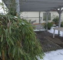 3-Zimmer-Mietwohnung mit Stellplatz und Garage sowie Garten mit Freisitz und Teich sowie Wasserlauf in 97456 Sennfeld (1592)