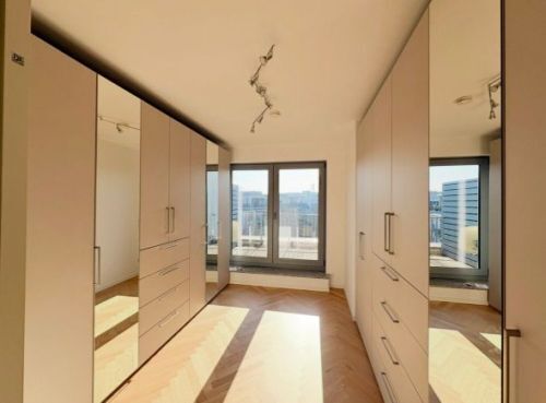 Bild - 4 Zimmer Dachgeschoßwohnung zur Miete in München