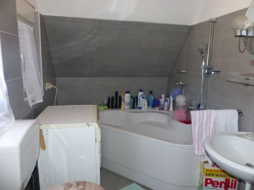 Bild - Etagenwohnung mit 133,70 m² in Waigolshausen zur Miete