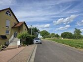 Bild - Großzügiges Einfamilienhaus in Ortsrandlage, 3 Garagen-StPl, + 4 StPl, in 97534 Waigolshausen-Hergolshausen zwischen Würzburg Schweinfurt Volkach
