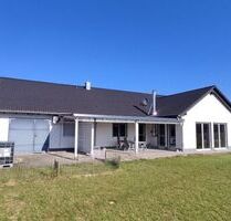 Großzügiges Einfamilienhaus mit 2 Garagen und 3 Stellplätzen in 97502 Euerbach (ID 10633)